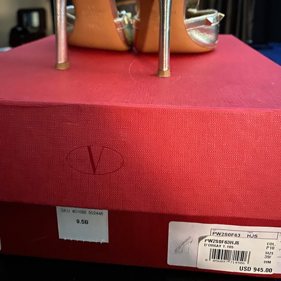 Brushed Gold Metallic Valentino Rock Stud Pumps - Picture 5 of 9